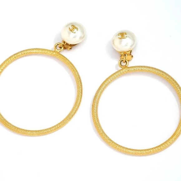 CHANEL CC Logos Pearl Hoop Dangle Clip-On Earrings Gold Tone 96A Auth w/Box - Picture 3 of 6